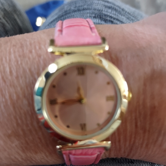 Pretty in pink roman numeral watch - Picture 4 of 5